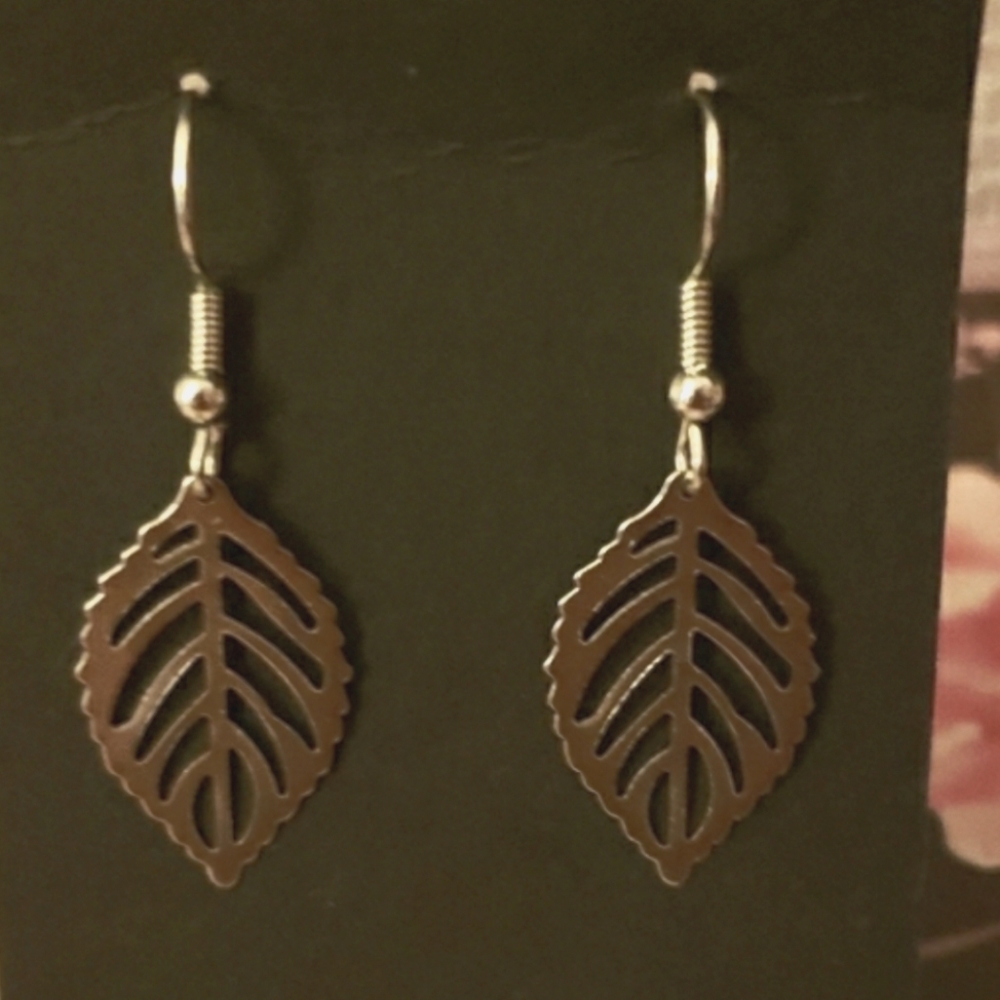 Silver leaf earrings